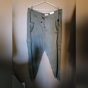 St. John's Bay Mid-Rise Lightweight Cargo Pants Size 18 NWT